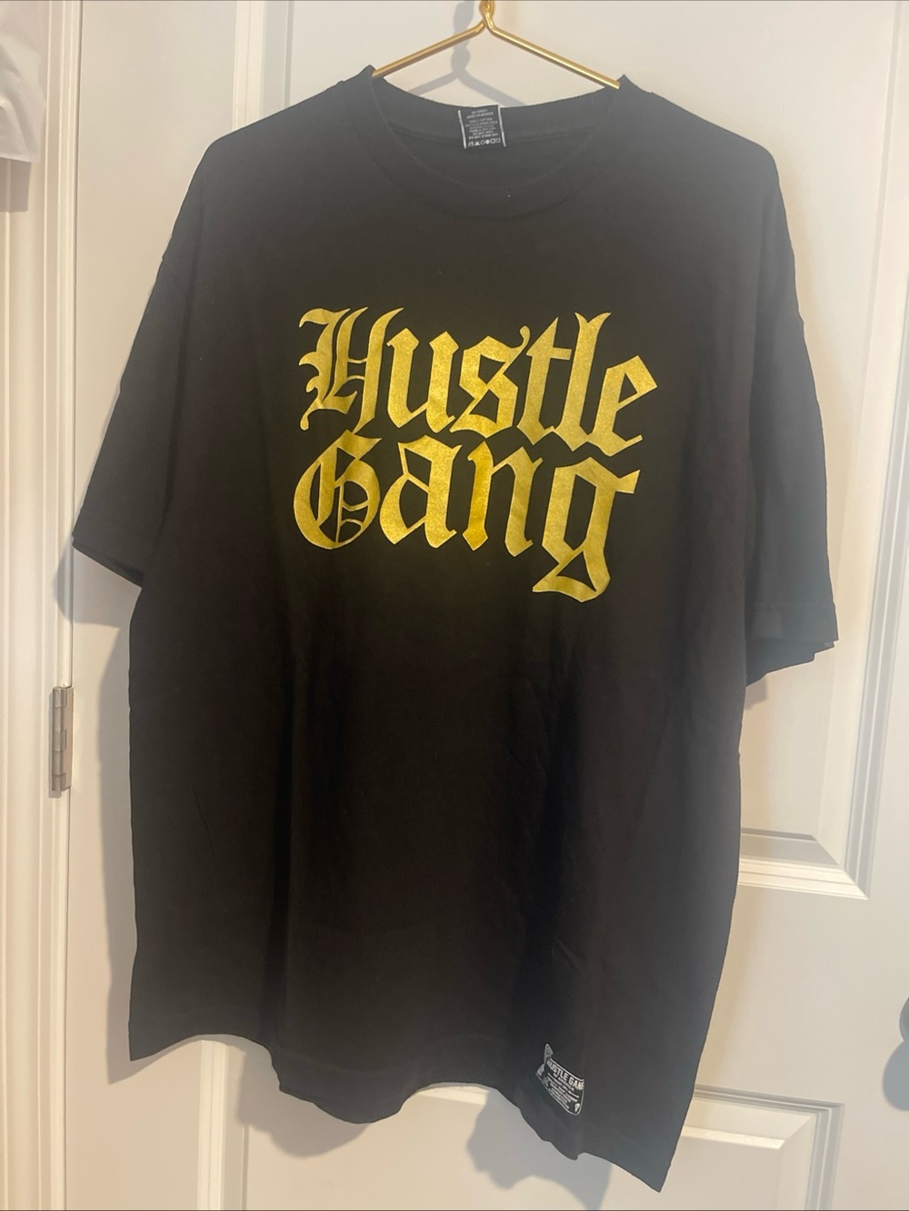 Black 'Hustle Gang' Graphic Tee with Gold Script Mens 2XL Short sleeve T-Shirt